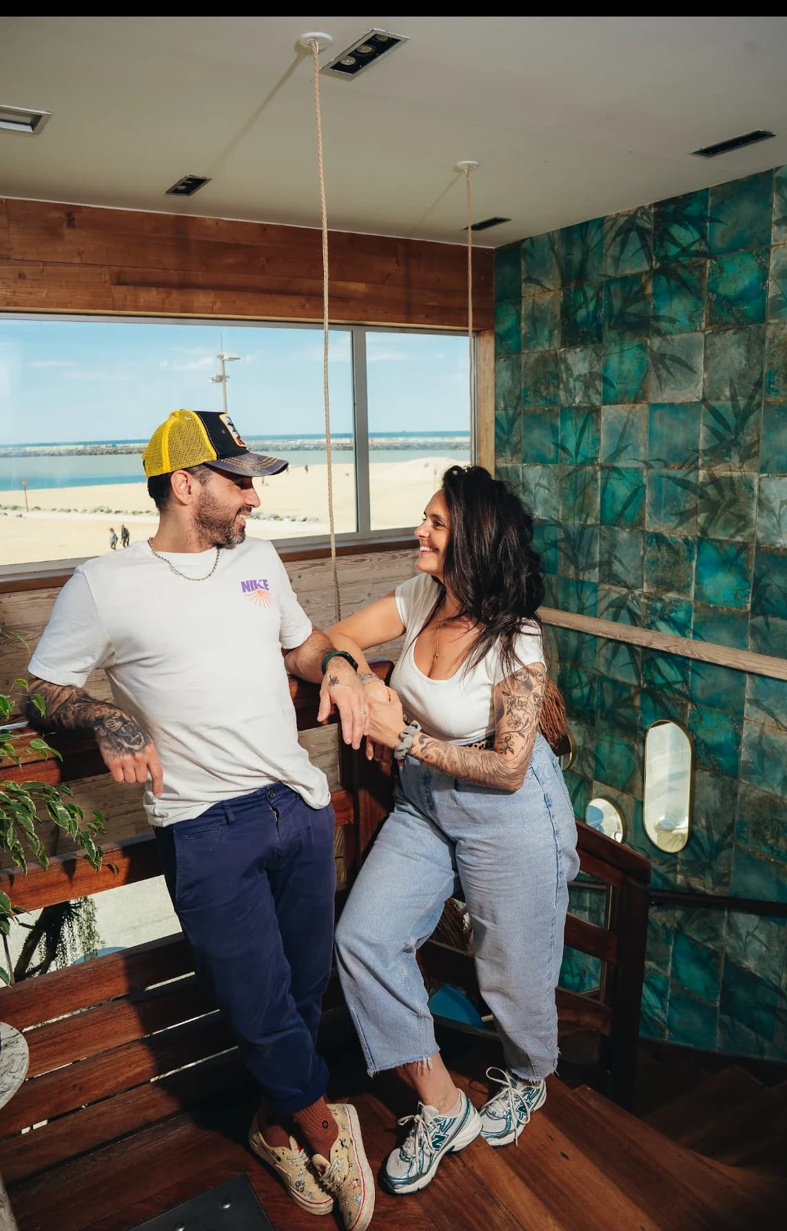 Intérieur de Tinta Beltza, déco surf et lumière naturelle