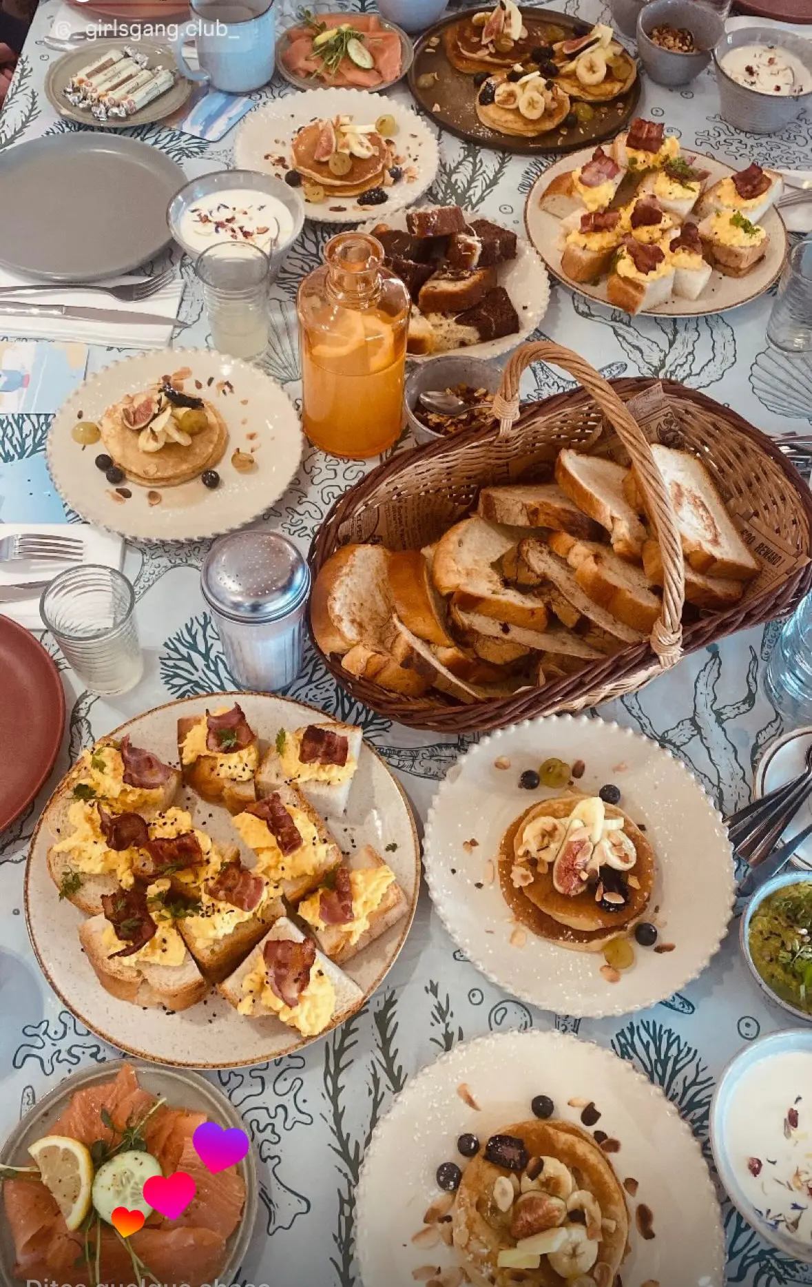 Grande table de brunch